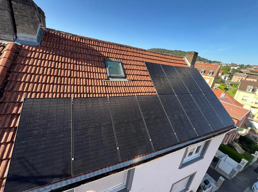 Installation de panneaux photovoltaïques  pour notre client à Guénange dans le GRAND-EST par les poseurs de GVN Habitat Energie