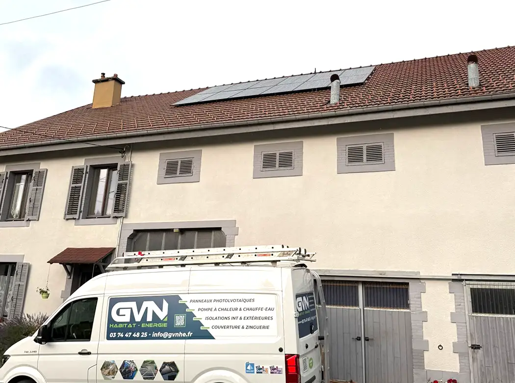 Une magnifique petite installation de 12 panneaux solaires photovoltaïques couplé à un onduleur centralisé Huawei pour mieux produire. Une installation assurée par GVN HABITAT ENERGIE pour notre client à Ban de Sapt dans les Vosges (Grand-Est). La commune Ban-de-Sapt est une commune française située dans le département des Vosges, en région Grand Est. Ses habitants sont appelés les Saptésiens.