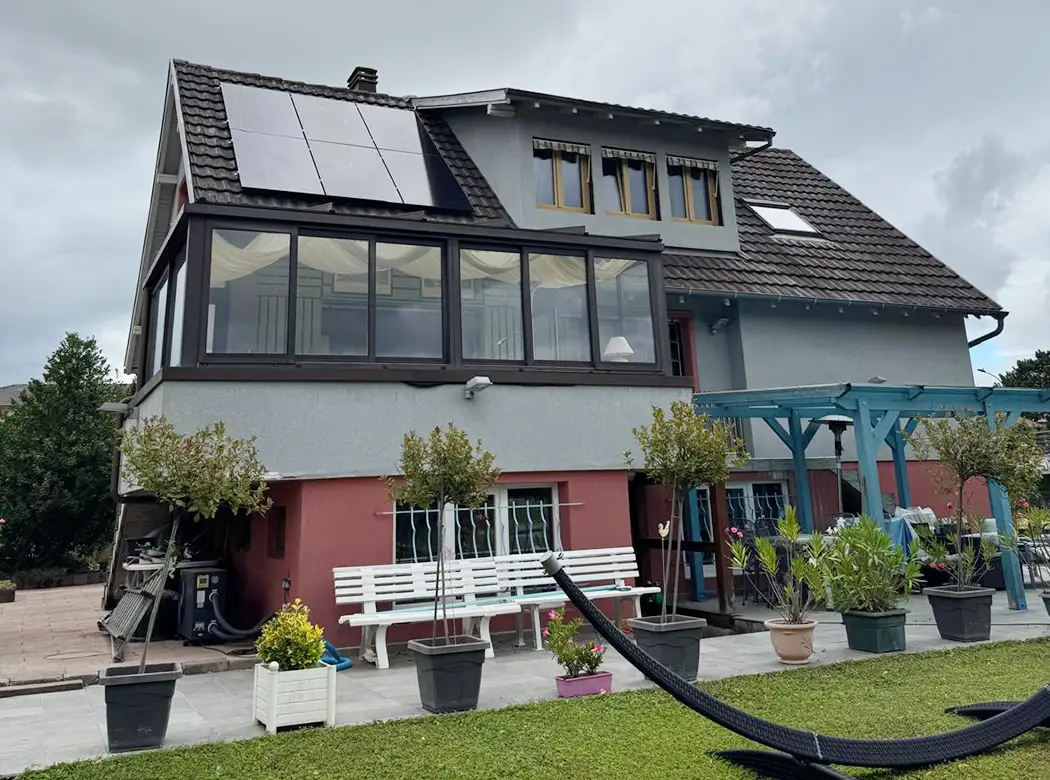 Petite installation de 3kWc pour notre client de Gerstheim (67150) dans le Bas-Rhin en Alsace (Grand-Est). Installation par réalisée l'entreprise Alsacienne GVN HABITAT ENERGIE le 22 Juillet 2025.