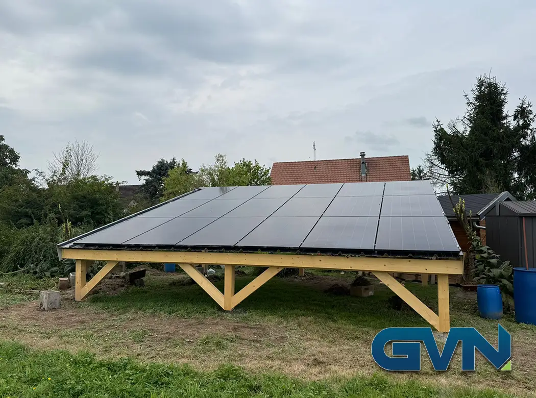 Très belle installation au sol de 18 panneaux photovoltaïques pour notre client à Phalsbourg le 21 Août 2025. Une pose signée GVN Habitat Energie
