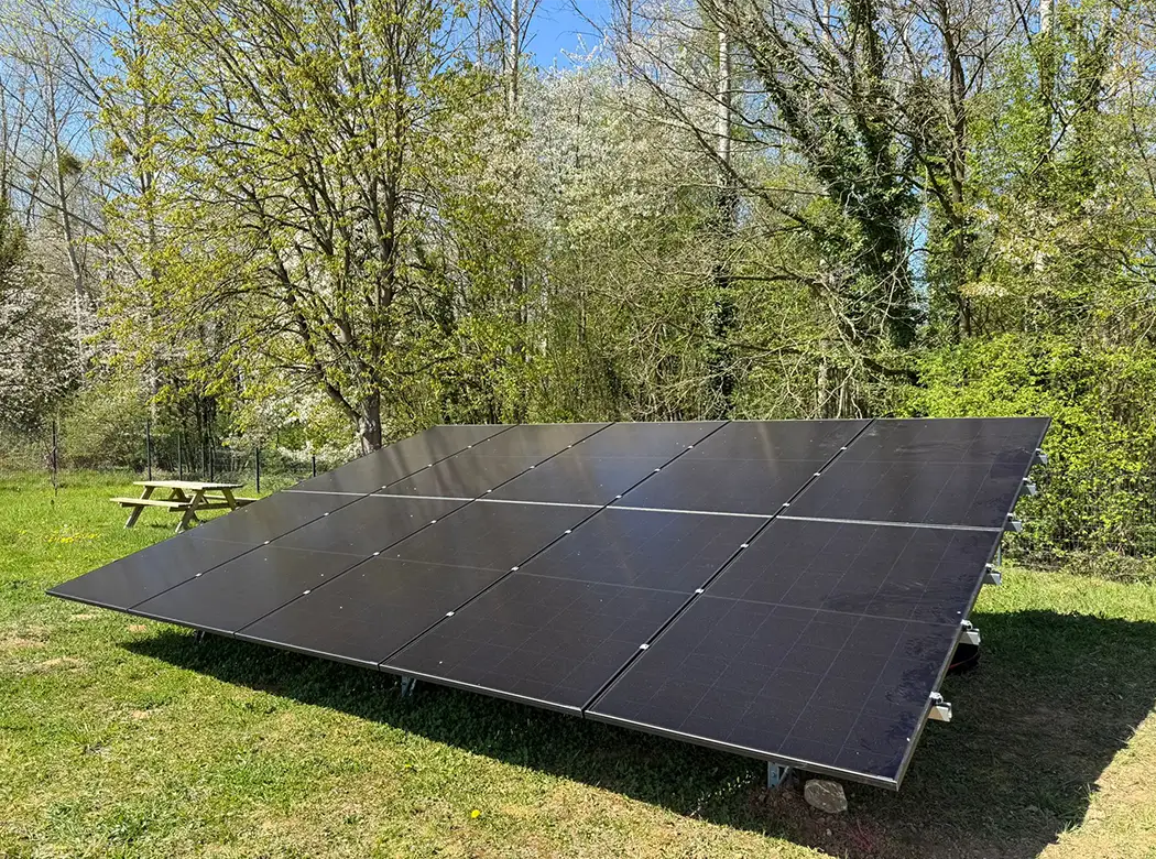 Installation professionnelle de panneaux photovoltaques solaires par les équipes de GVN