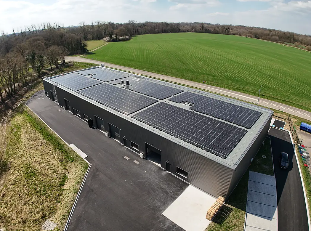 Installation de panneaux photovoltaques solaires par les équipes de GVN