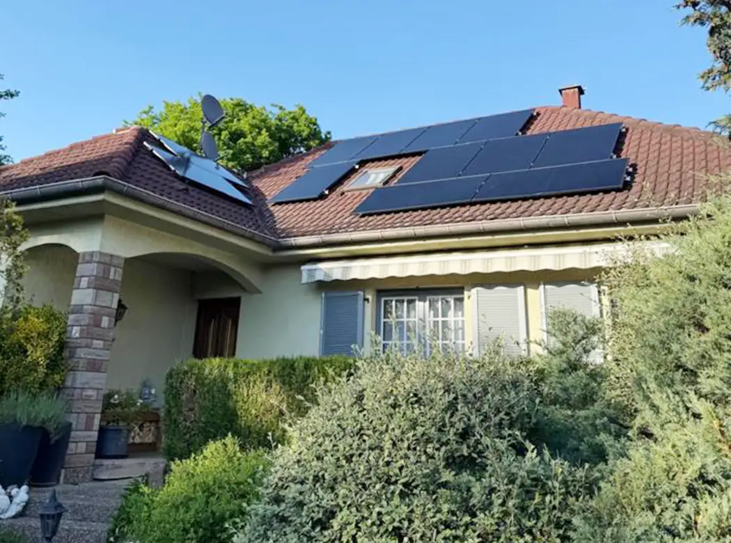 Installation panneaux solaires photovoltaiques par les équipes de GVN Habitat énergie